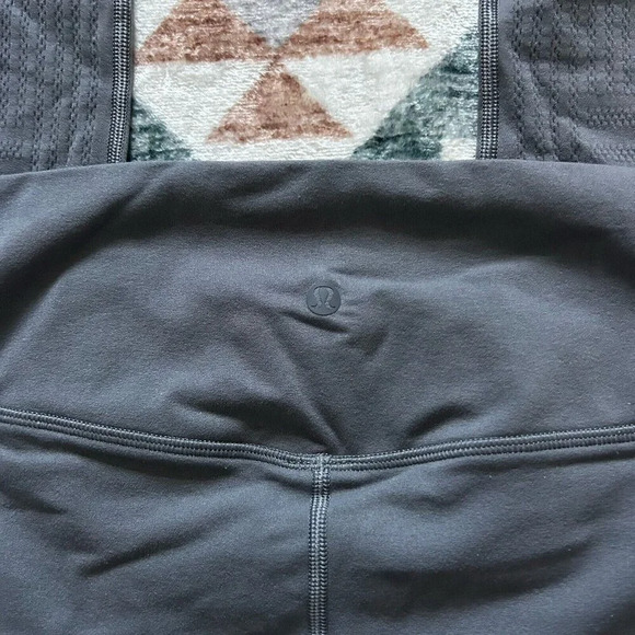 Lululemon Leggings Gray Womens 8 Striped On Legs Gym Activewear Yoga Workout - Picture 3 of 5